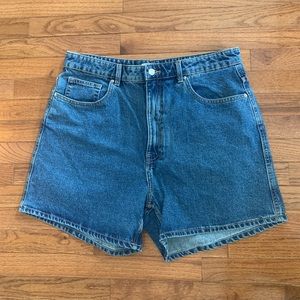 **SOLD** Zara High-Waisted Mom Jean Short